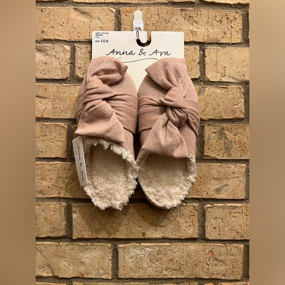 Dusty pink slippers with glitter